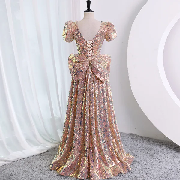 Scintillantes Or Rose Paillettes Robe De Soirée 2023 Princesse V-Cou Manches Courtes Dos Nu Noeud Train De Balayage Soirée Robe De Ceremonie