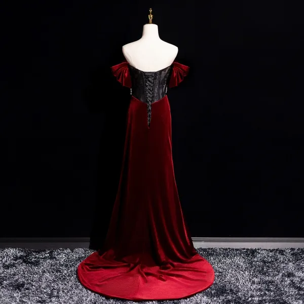 Classy Burgundy Rhinestone Velvet Evening Dresses 2025 Trumpet / Mermaid Off-The-Shoulder Short Sleeve Backless Sweep Train Evening Party Formal Dresses