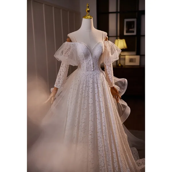 Schöne Weiß Spitze Blumen Brautkleider / Hochzeitskleider 2024 A Linie Spaghettiträger 3/4 Ärmel Rückenfreies Sweep / Pinsel Zug Hochzeit
