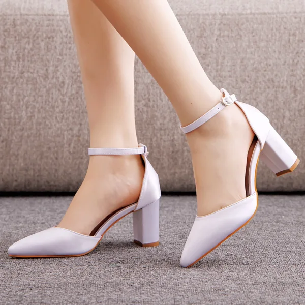 Chic / Belle Blanche Promo Sandales Femme 2023 Bride Cheville 7 cm Talons Épais À Bout Pointu Sandales Talons Hauts