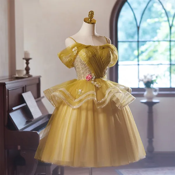 Fashion Yellow Sequins Appliques Short Homecoming Graduation Dresses Cocktail Dresses 2024 Ball Gown Spaghetti Straps Short Sleeve Backless Tulle