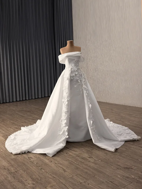 High End Elegante Weiß Handgefertigt Perlenstickerei Applikationen Pailletten Satin Brautkleider / Hochzeitskleider 2025 Ballkleid Off Shoulder Ärmellos Rückenfreies Kapelle-Schleppe