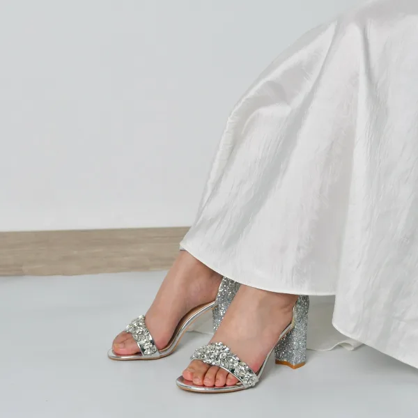 Charmant Silber Strass Pailletten Brautschuhe 2023 Knöchelriemen 8 cm Thick Heels Peeptoes Hochzeit Sandaletten Hochhackige