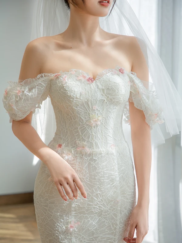 Chic / Belle Blanche En Dentelle Fleur Légère Robe De Mariée 2022 Trompette / Sirène Encolure Carrée Manches Courtes Appliques Dos Nu Longue Mariage