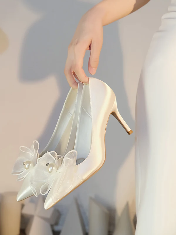 Eleganta Elfenben Pärla Rosett Satin Brudskor 2022 8 cm Stilettklackar Spetsiga Bröllop Pumps Högklackade