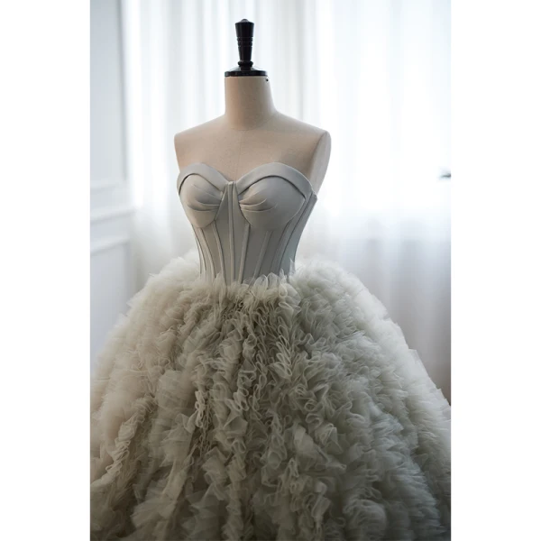 Fashion Grey Pleated Prom Dresses 2023 Ball Gown Strapless Sleeveless Backless Sweep Train Prom Formal Dresses