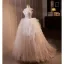 Leichtes Weiß Applikationen Fallende Rüsche Brautkleider / Hochzeitskleider 2024 Ballkleid Bandeau Ärmellos Rückenfreies Lange Hochzeit