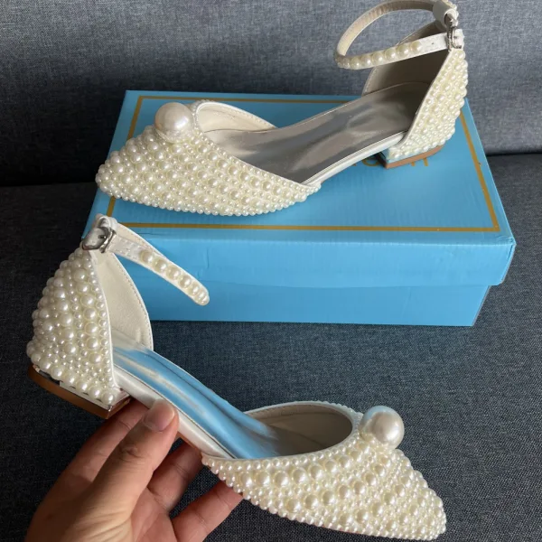 Élégant Ivoire Perle Plate Chaussure De Mariée 2024 Bride Cheville À Bout Pointu Mariage Sandales