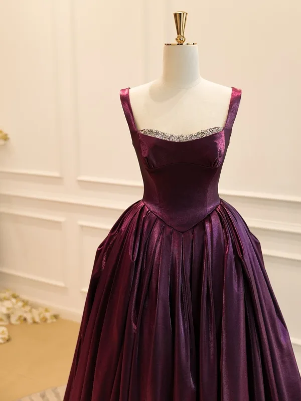 Enkla Dansande Purple Balklänningar 2025 Prinsessa Korsade remmar Satin Ruffle Formella Klänningar Långa Ärmlös
