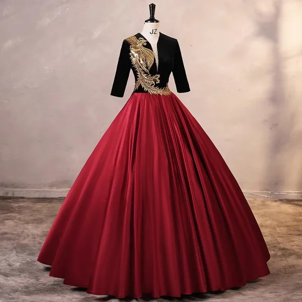 Ethnisch Burgunderrot Pailletten Satin Stickerei Ballkleider 2023 Ballkleid Eckiger Ausschnitt 3/4 Ärmel Strass Rückenfreies Ball Lange Festliche Kleider