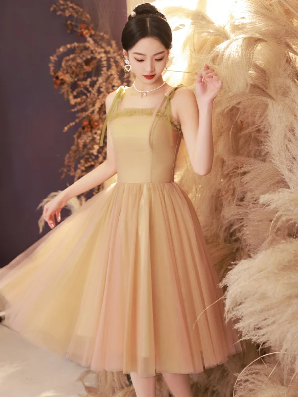 Modest / Simple Champagne Homecoming Graduation Dresses 2024 A-Line / Princess Spaghetti Straps Sleeveless Backless Tea-length Formal Dresses