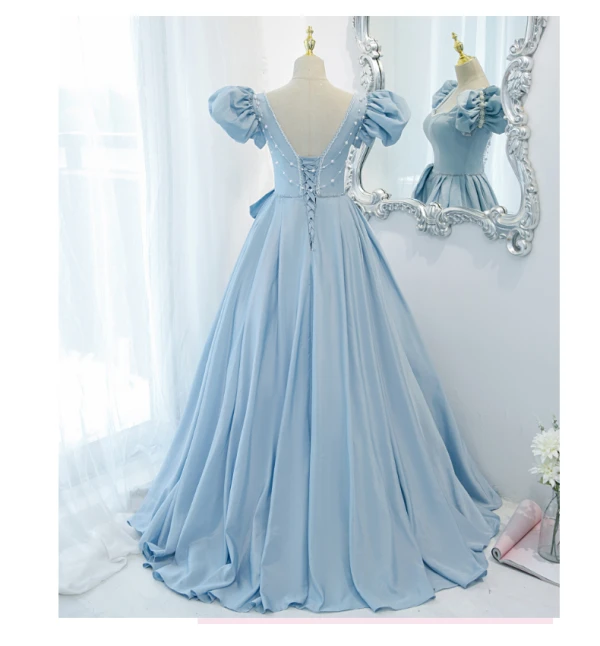 Style Audrey Hepburn Bleu Ciel Dos Nu Robe De Bal 2021 Encolure Carrée Manches Courtes Bretelles croisées Longue Satin Promo Princesse Robe De Cérémonie