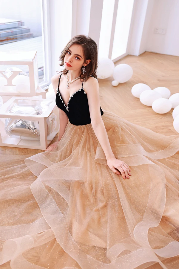 Mode Sorte Glitter Gallakjoler 2022 Prinsesse Spaghetti Straps Pailletter Rhinestone Ærmeløs Halterneck Lange Cascading Flæser Kjoler