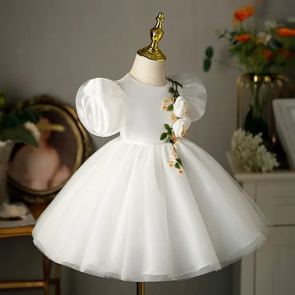 Chic / Beautiful White Embroidered Appliques Short Wedding Flower Girl Dresses 2026 Ball Gown Scoop Neck Puffy Short Sleeve