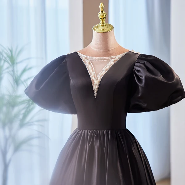 Vintage / Retro Black Satin Prom Dresses 2023 Ball Gown Scoop Neck Beading Pearl Puffy Short Sleeve Sweep Train Prom Formal Dresses
