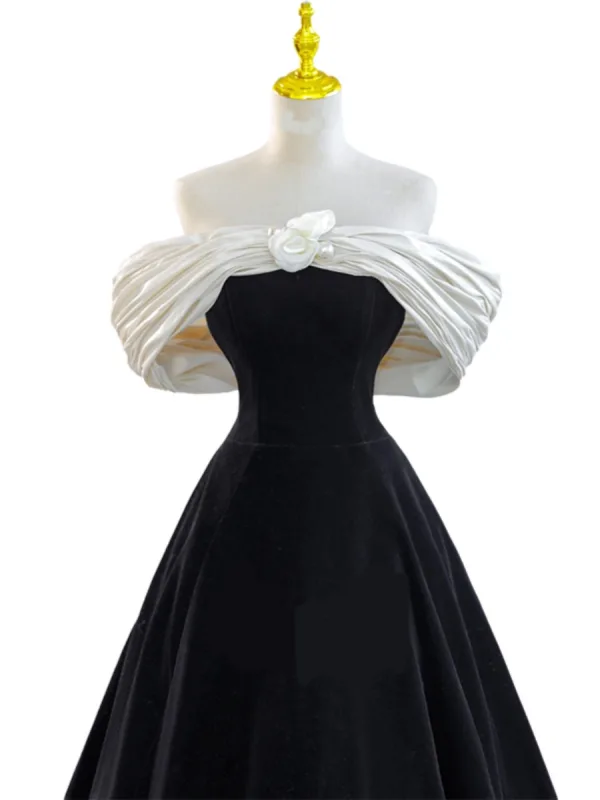 Elegant Black Velvet Homecoming Graduation Dresses 2023 A-Line / Princess Off-The-Shoulder Pearl Appliques Short Sleeve Backless Tea-length Formal Dresses