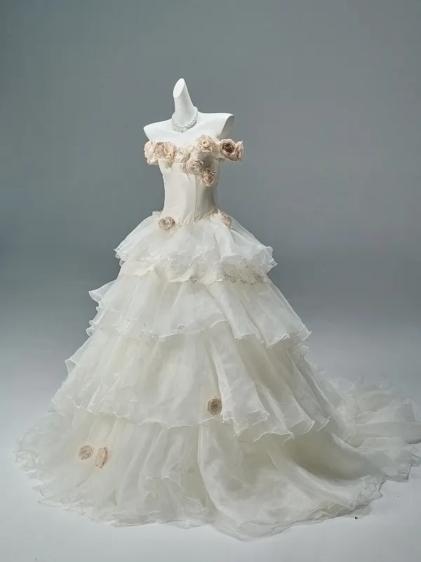 Luxe Blanche Appliques Volants en Cascade Robe De Bal 2026 Robe Boule De l'épaule Manches Courtes Dos Nu Train De Balayage Robe De Ceremonie