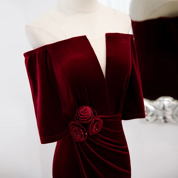 Charming Burgundy Suede Evening Dresses 2022 Trumpet / Mermaid Off-The-Shoulder Short Sleeve Backless Sash Flower Sweep Train Evening Party Formal Dresses