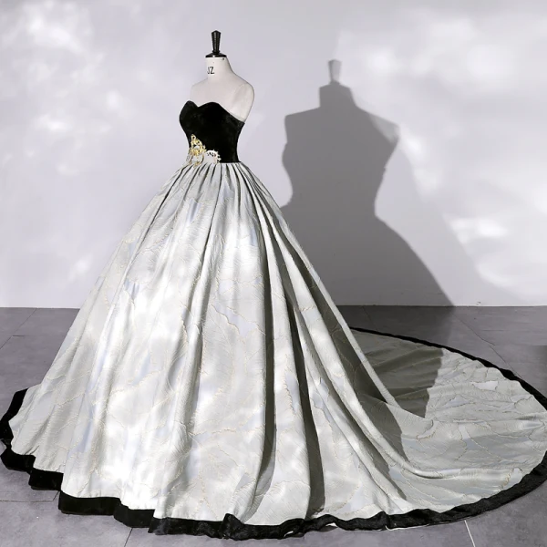 Élégant Noire Daim Robe De Bal 2022 Robe Boule Bustier Sans Manches Dos Nu Chapel Train Robe De Ceremonie