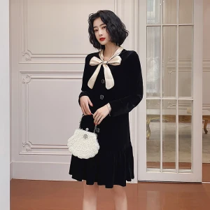 Elegant Svart Velour Homecoming Graduation Kjoler 2022 Prinsesse Scoop Halsen Sløyfe Langermede Knelengde Formelle Kjoler