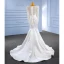 High End Ivory / Creme Perlenstickerei Perle Quaste Brautkleider / Hochzeitskleider 2023 Meerjungfrau Rundhalsausschnitt Lange Ärmel Sweep / Pinsel Zug Hochzeit