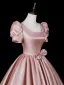Eleganckie Rumieniąc Różowy Kokarda Satyna Sukienki Na Bal 2026 Suknia Balowa Kwadratowy Dekolt Bufiasta Kótkie Rękawy Bez Pleców Długie Sukienki Wizytowe