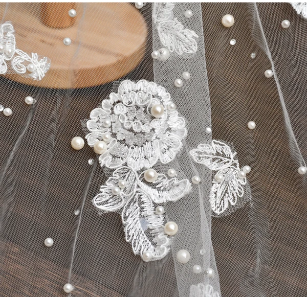 Elegant White Pearl Lace Flower Wedding Veils 2024 3.5 m Tulle Chapel Train Wedding