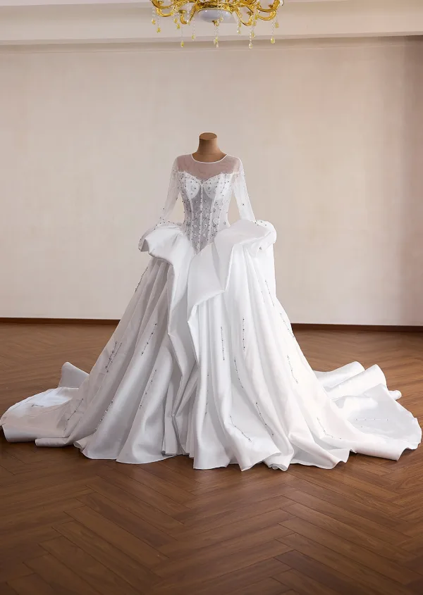 Luxus / Herrlich Ivory / Creme Perle Strass Spitze Blumen Fallende Rüsche Brautkleider / Hochzeitskleider 2026 Ballkleid Rundhalsausschnitt Lange Ärmel Satin Kapelle-Schleppe
