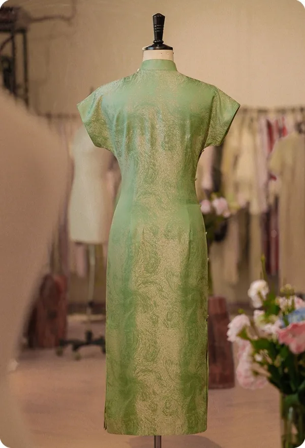 Chinese style Sage Green Split Front Silk Cheongsam 2026 Trumpet / Mermaid High Neck Short Sleeve Tea-length