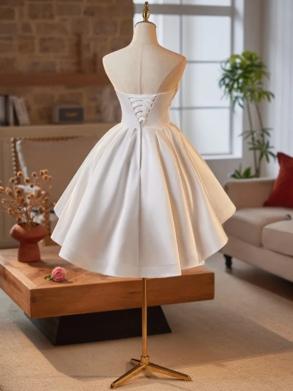 Chic / Beautiful White Cascading Ruffles Homecoming Short Graduation Dresses 2025 A-Line / Princess Strapless Sleeveless Backless