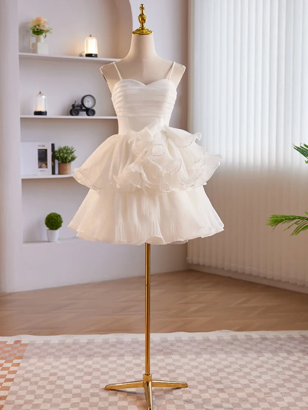 Mode Blanche Volants en Cascade de retour Courte Robe De Graduation 2024 Bretelles Spaghetti Sans Manches Dos Nu