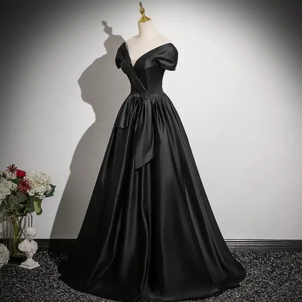Audrey Hepburn-Stil Schwarz Satin Ballkleider 2024 A Linie V-Ausschnitt Ärmellos Rückenfreies Lange Ball Festliche Kleider
