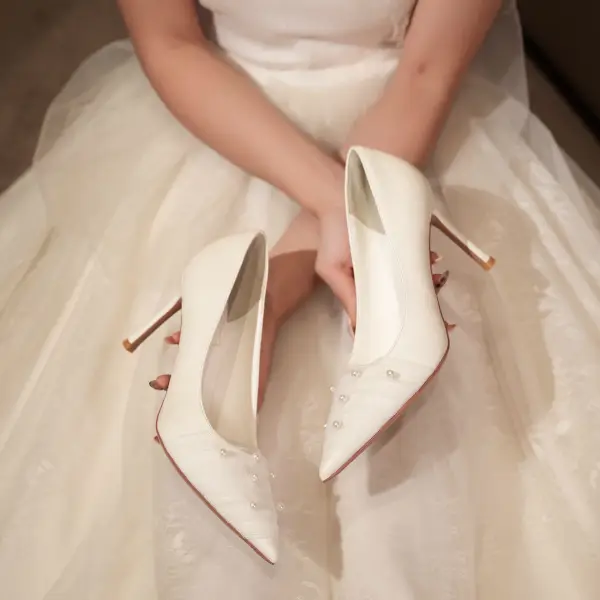 Elegant White Leather Pearl Wedding Shoes 2026 8 cm Stiletto Heels Pointed Toe Wedding Pumps High Heels