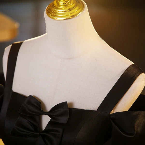 Élégant Noire Robe De Bal 2023 Robe Boule Bretelles Spaghetti Manches Courtes Dos Nu Noeud Longue Promo Robe De Ceremonie