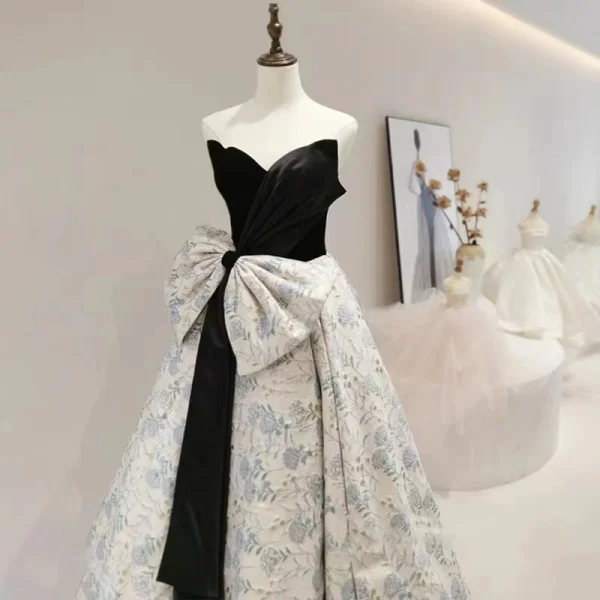 Audrey Hepburn Style Black Printing Prom Dresses 2022 Strapless Sleeveless Bow Backless Floor-Length / Long Formal Dresses