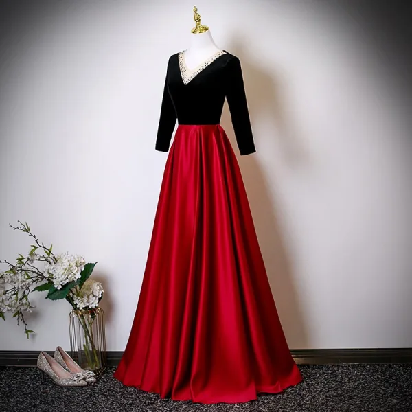 Elegant Burgundy Rhinestone Mother Of The Bride Dresses 2025 A-Line / Princess V-Neck Long Sleeve Backless Floor-Length / Long