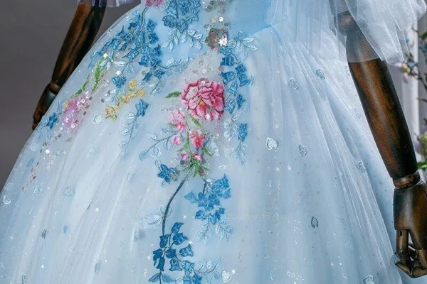 Schillernd Himmelblau Spitze Blumen Applikationen Pailletten Ballkleider 2026 Ballkleid Bandeau Ärmellos Rückenfreies