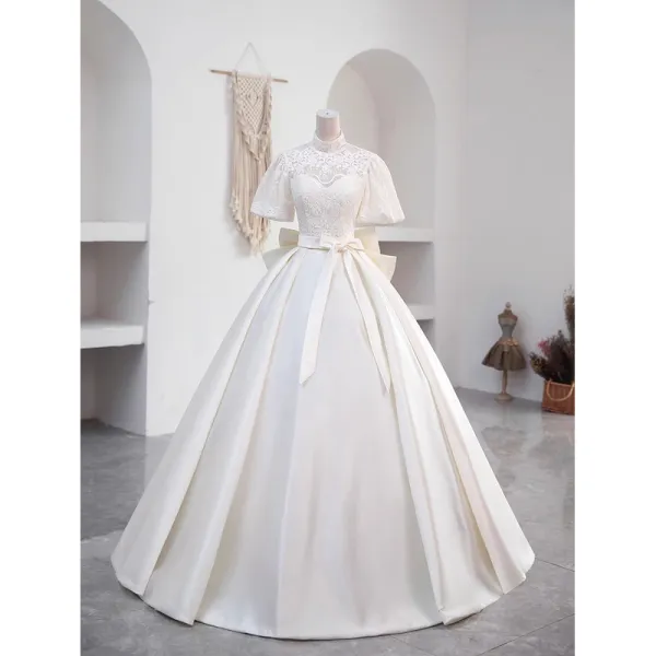 Modest / Simple Elegant Ivory Lace Flower Satin Wedding Dresses 2023 Ball Gown High Neck Short Sleeve Bow Sash Floor-Length / Long Wedding