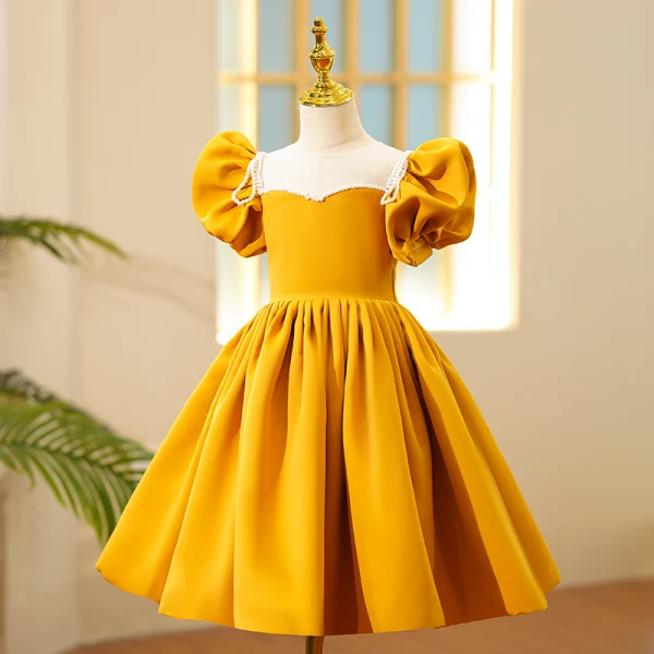 Chic / Beautiful Yellow Pearl Birthday Short Flower Girl Dresses 2023 Scoop Neck Puffy Short Sleeve Flower Girl Dresses