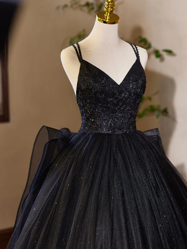 Schöne Schwarz Perlenstickerei Pailletten Spitze Blumen Ballkleider 2024 Ballkleid Spaghettiträger Ärmellos Rückenfreies Sweep / Pinsel Zug Ball Festliche Kleider
