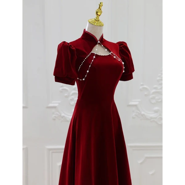 Chinese style Burgundy Suede Pearl Prom Dresses 2022 A-Line / Princess High Neck Short Sleeve Backless Floor-Length / Long Prom Formal Dresses