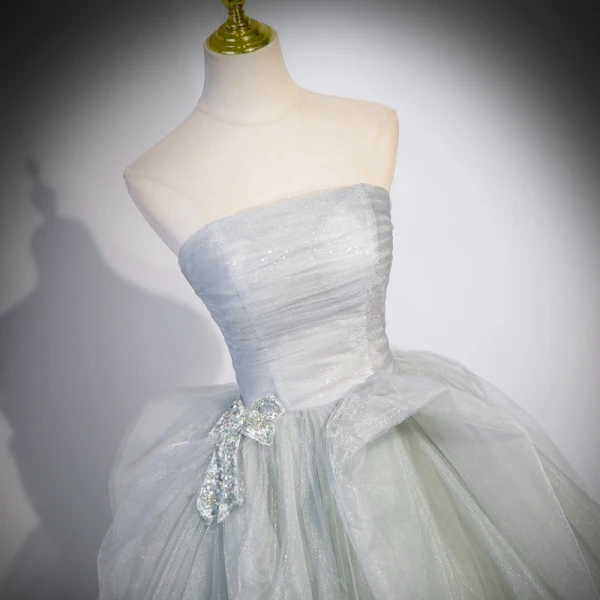 Charmant Vert Cendré Perlage Paillettes Robe De Bal 2023 Robe Boule Bustier Sans Manches Dos Nu Train De Balayage Robe De Ceremonie