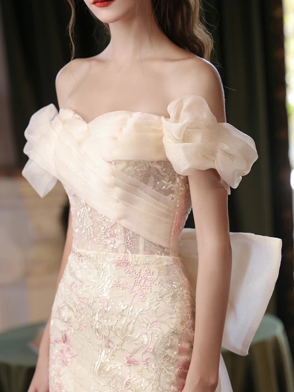 Charming Champagne Sequins Lace Flower Prom Dresses 2024 Trumpet / Mermaid Off-The-Shoulder Sleeveless Backless Bow Sweep Train Prom Formal Dresses
