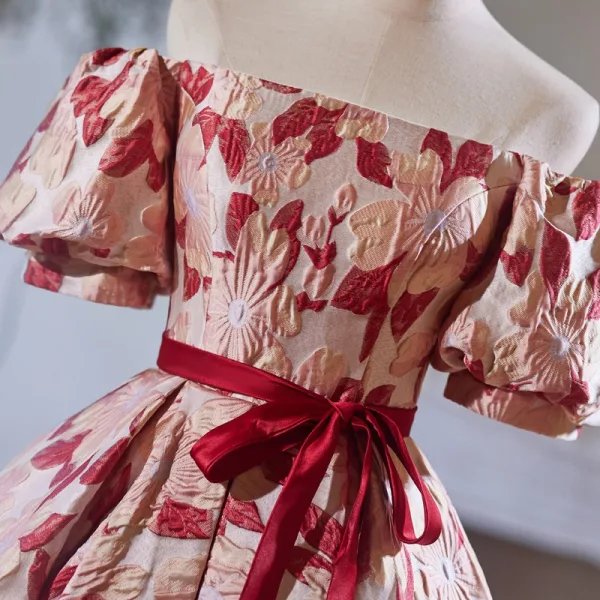 Chic / Beautiful Printing Short Burgundy Homecoming Graduation Dresses 2024 Ball Gown Off-The-Shoulder Backless Bow Sash Short Sleeve Formal Dresses