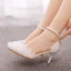 Chic / Belle Blanche En Dentelle Fleur Perle Faux Diamant Chaussure De Mariée 2023 9 cm Talons Aiguilles À Bout Pointu Mariage Talons Hauts