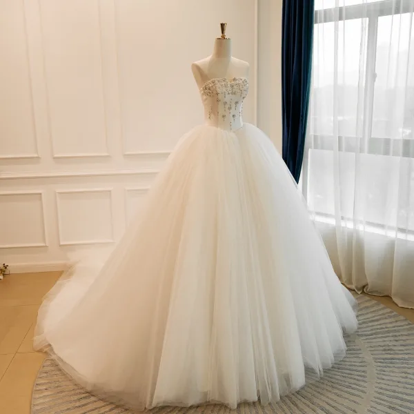 High End Schlicht Weiß Perlenstickerei Strass Pailletten Satin Brautkleider / Hochzeitskleider 2026 Ballkleid Bandeau Ärmellos Rückenfreies Lange
