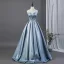 Inspiré Y2K Bleu poudré Faux Diamant Satin Robe De Bal 2026 Robe Boule De l'épaule Manches Courtes Dos Nu Longue