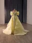 High End Gelb Fallende Rüsche Handgefertigt Perlenstickerei Perle Pailletten Ballkleider 2026 Meerjungfrau Off Shoulder Lange Ärmel Rückenfreies Sweep / Pinsel Zug Festliche Kleider