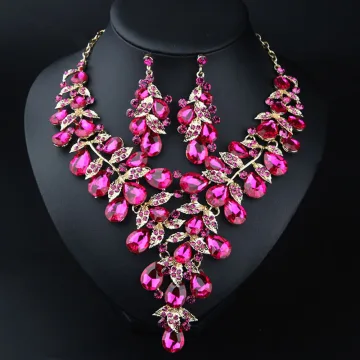 Exagéré Fushia Promo Colliers 2023 Quinceañera Métal Boucles D 039 Oreilles Un Collier Accessorize