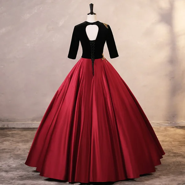 Ethnisch Burgunderrot Pailletten Satin Stickerei Ballkleider 2023 Ballkleid Eckiger Ausschnitt 3/4 Ärmel Strass Rückenfreies Ball Lange Festliche Kleider